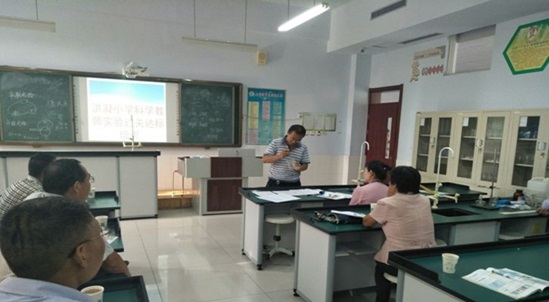 五蓮縣洪凝小學(xué)舉行科學(xué)實(shí)驗(yàn)人人過關(guān)培訓(xùn)活動(dòng)