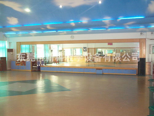 <a href='http://www.golook.cc/chanpin/59-1.html' target='1' style='font-size:18px; font-weight:bold; color:#000000;'>舞蹈室</a>2