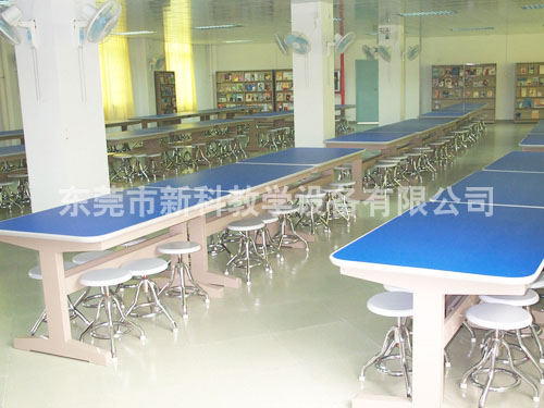 <a href='http://www.golook.cc/chanpin/110-1.html' target='1' style='font-size:18px; font-weight:bold; color:#000000;'>圖書閱覽室</a>8