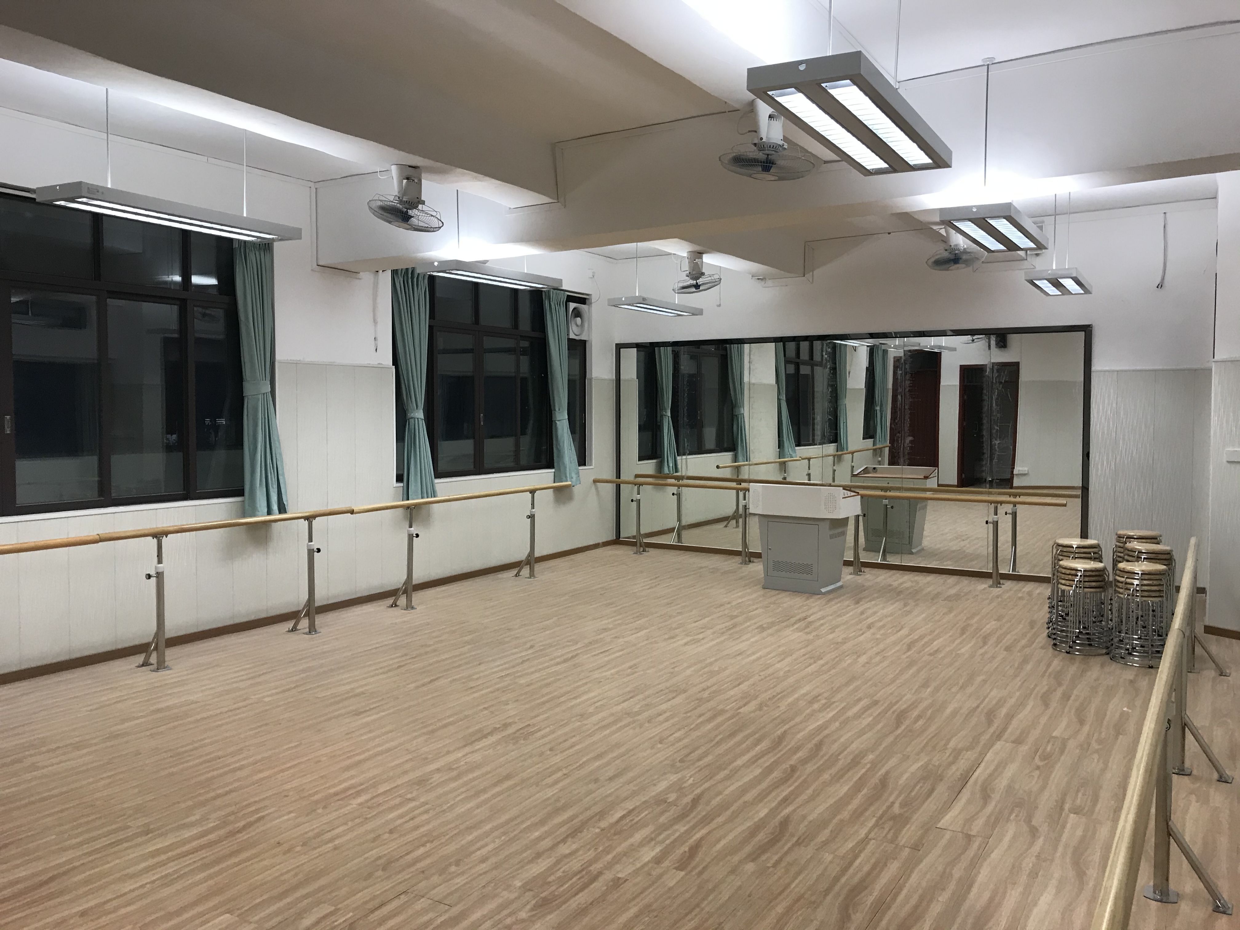 <a href='http://www.golook.cc/chanpin/59-1.html' target='1' style='font-size:18px; font-weight:bold; color:#000000;'>舞蹈室</a>