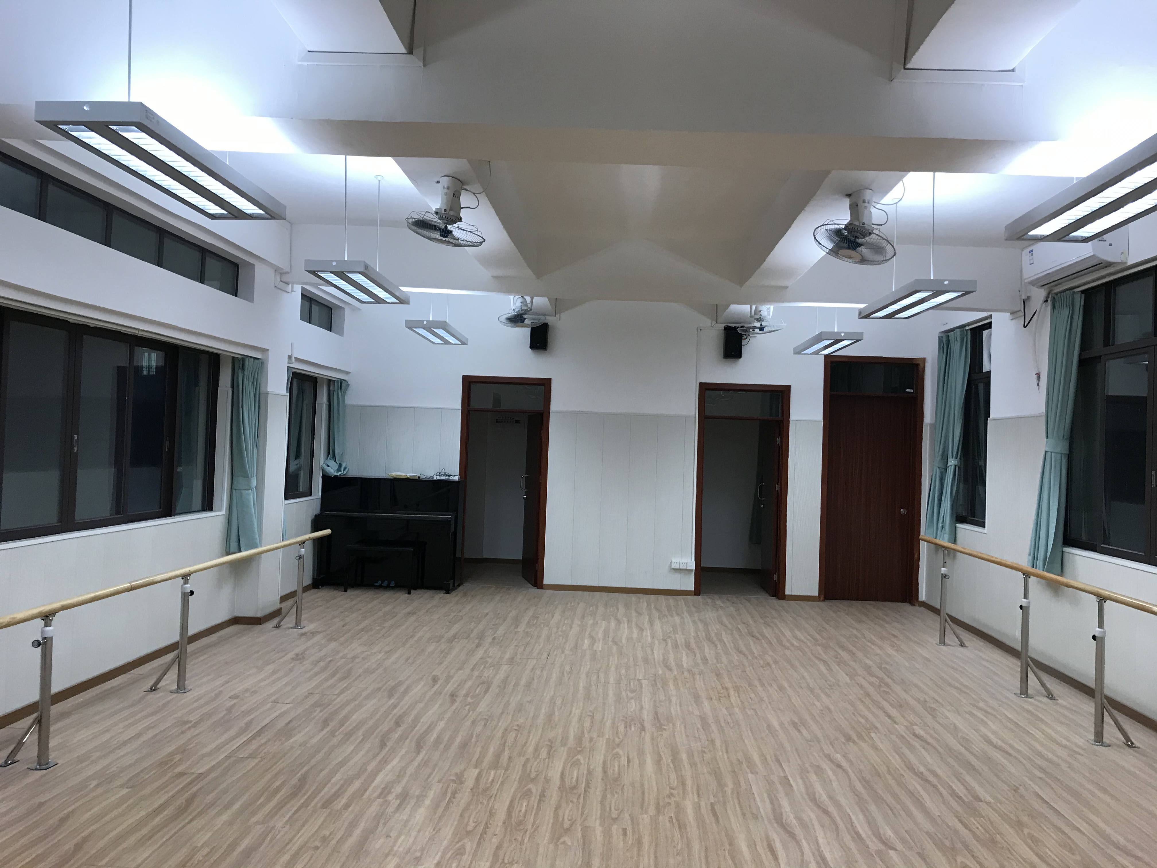 <a href='http://www.golook.cc/chanpin/59-1.html' target='1' style='font-size:18px; font-weight:bold; color:#000000;'>舞蹈室</a>