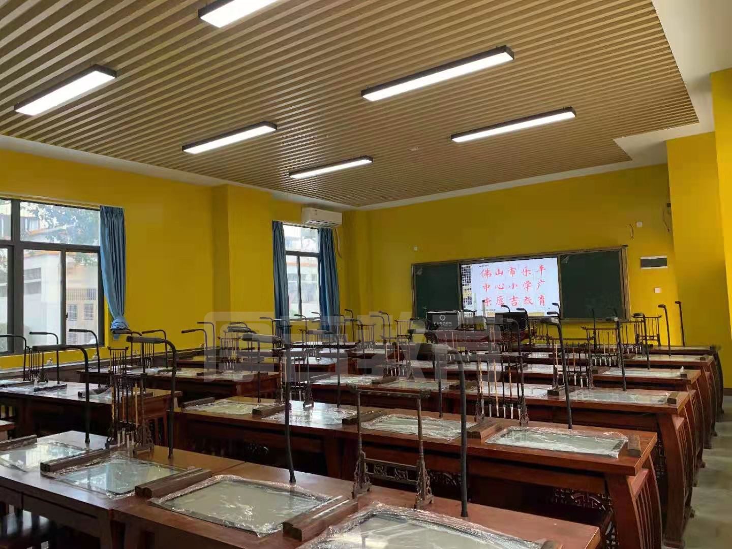 智慧<a href='http://www.golook.cc/chanpin/57-1.html' target='1' style='font-size:18px; font-weight:bold; color:#000000;'>書法室</a>