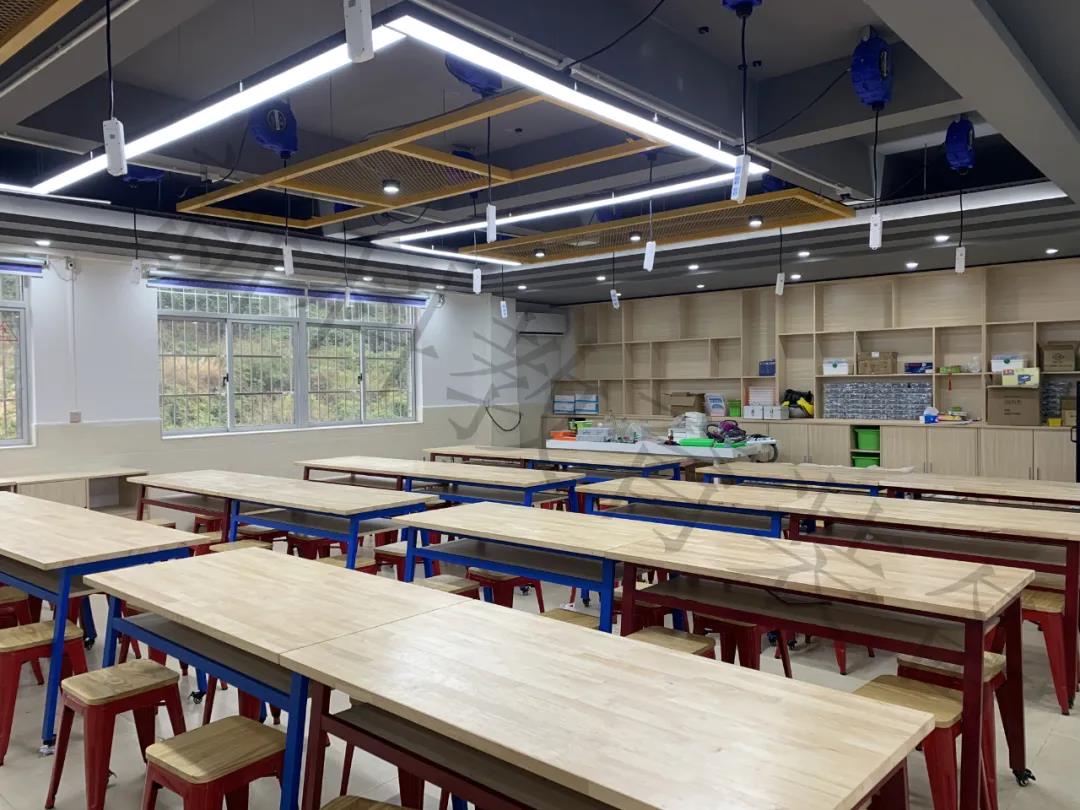 <a href='http://www.golook.cc' target='1' style='font-size:14px; font-weight:bold; color:#0080ff;'>創(chuàng)客實(shí)驗(yàn)室</a>