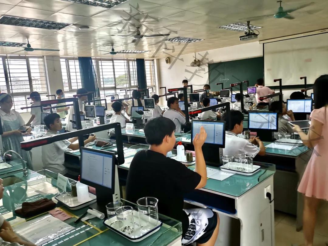 <a href='http://www.golook.cc/' target='1' style='font-size:14px; font-weight:bold; color:#0080ff;'>物理實(shí)驗(yàn)室</a>考試系統(tǒng)