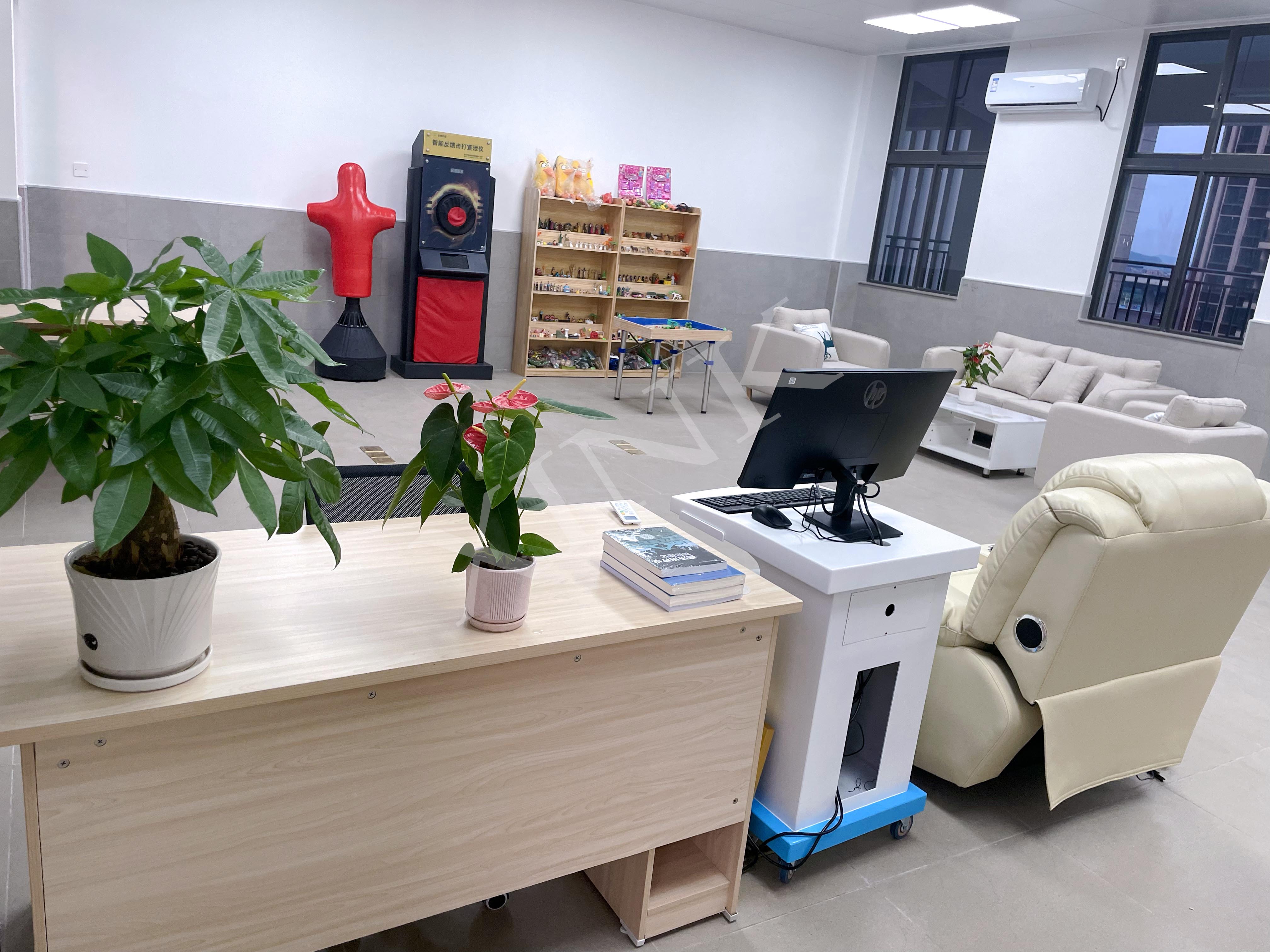 <a href='http://www.golook.cc' target='1' style='font-size:14px; font-weight:bold; color:#0080ff;'>心理咨詢室</a>