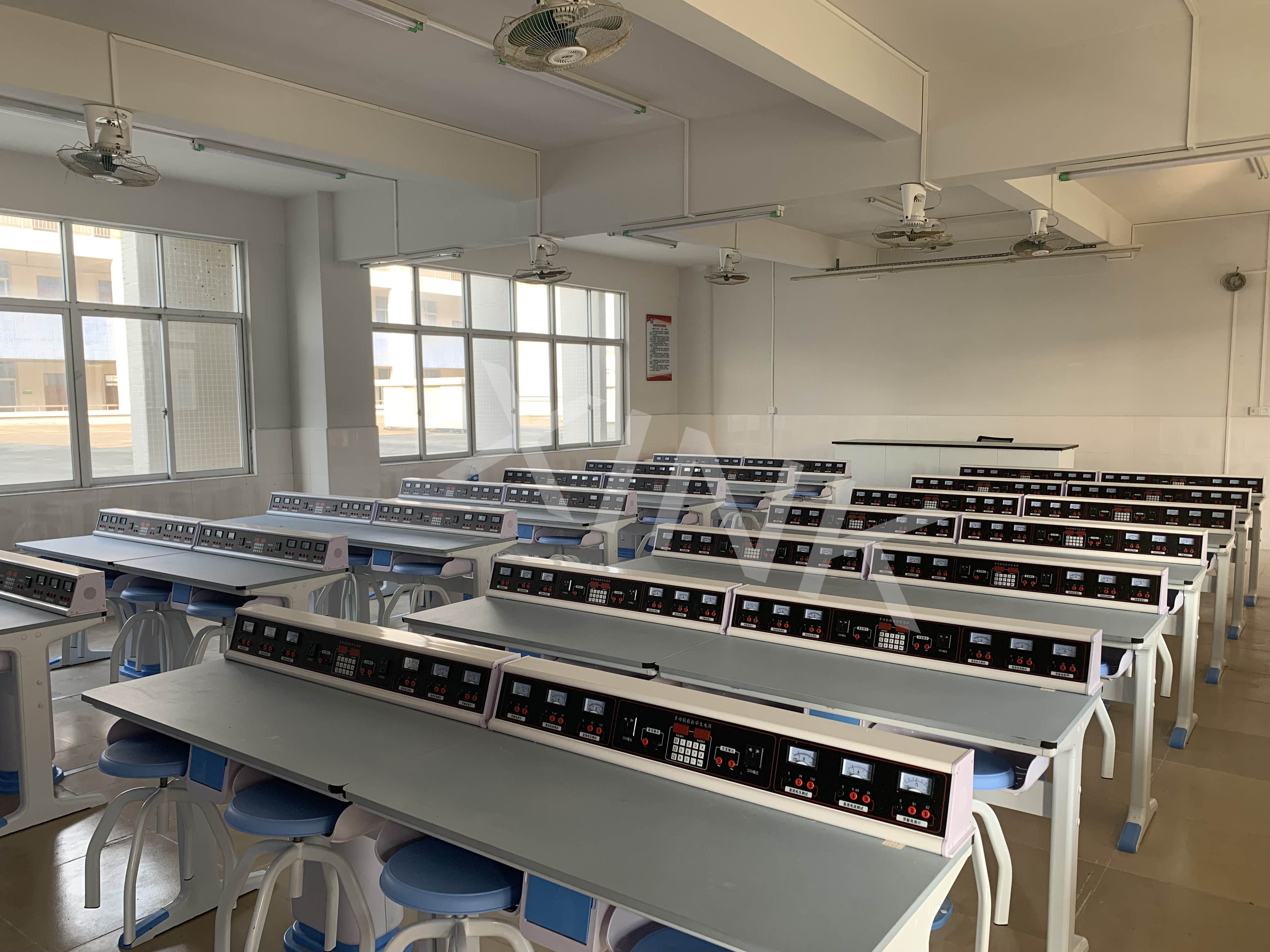 <a href='http://www.golook.cc/' target='1' style='font-size:14px; font-weight:bold; color:#0080ff;'>物理實(shí)驗(yàn)室</a>