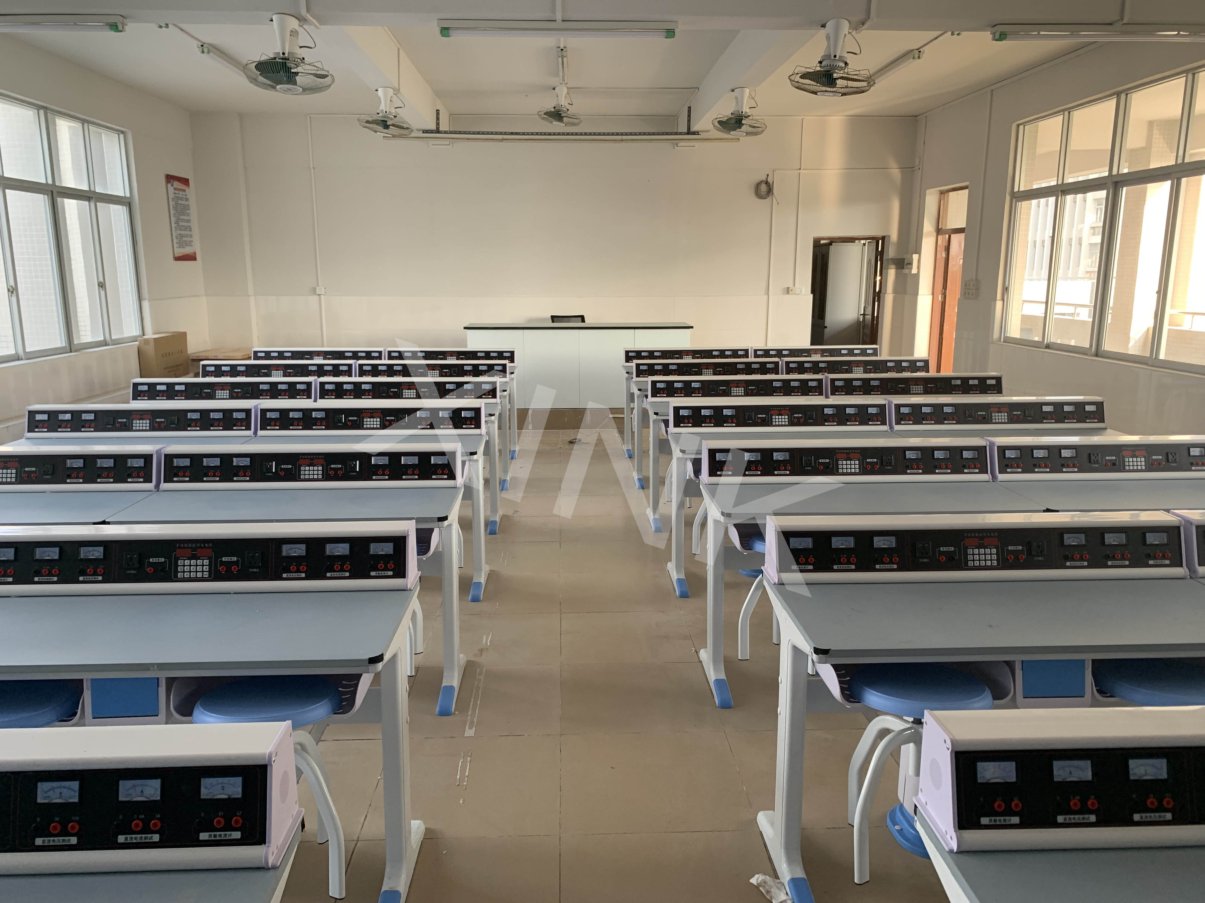 <a href='http://www.golook.cc/' target='1' style='font-size:14px; font-weight:bold; color:#0080ff;'>物理實(shí)驗(yàn)室</a>