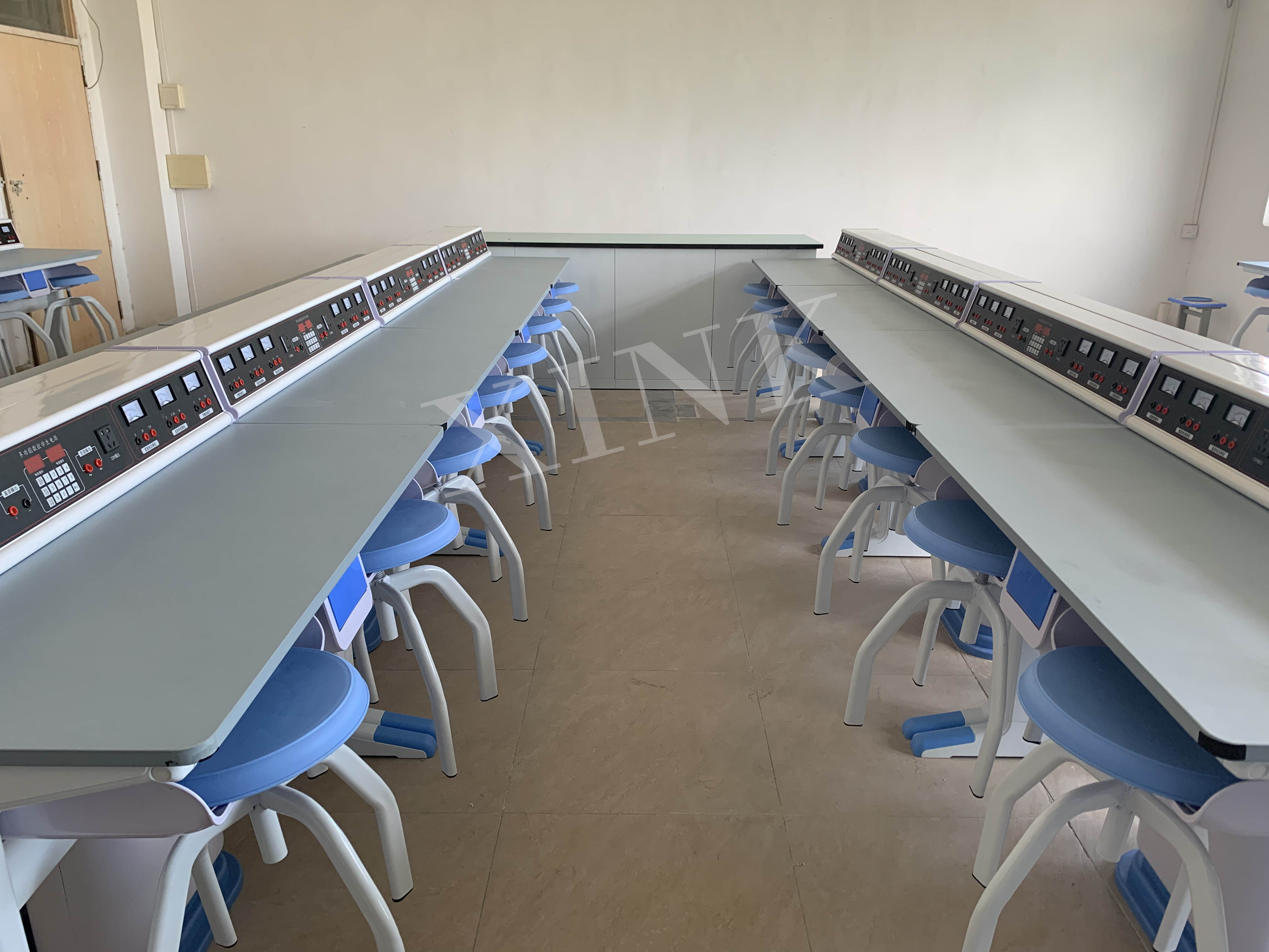 <a href='http://www.golook.cc/' target='1' style='font-size:14px; font-weight:bold; color:#0080ff;'>物理實驗室</a>