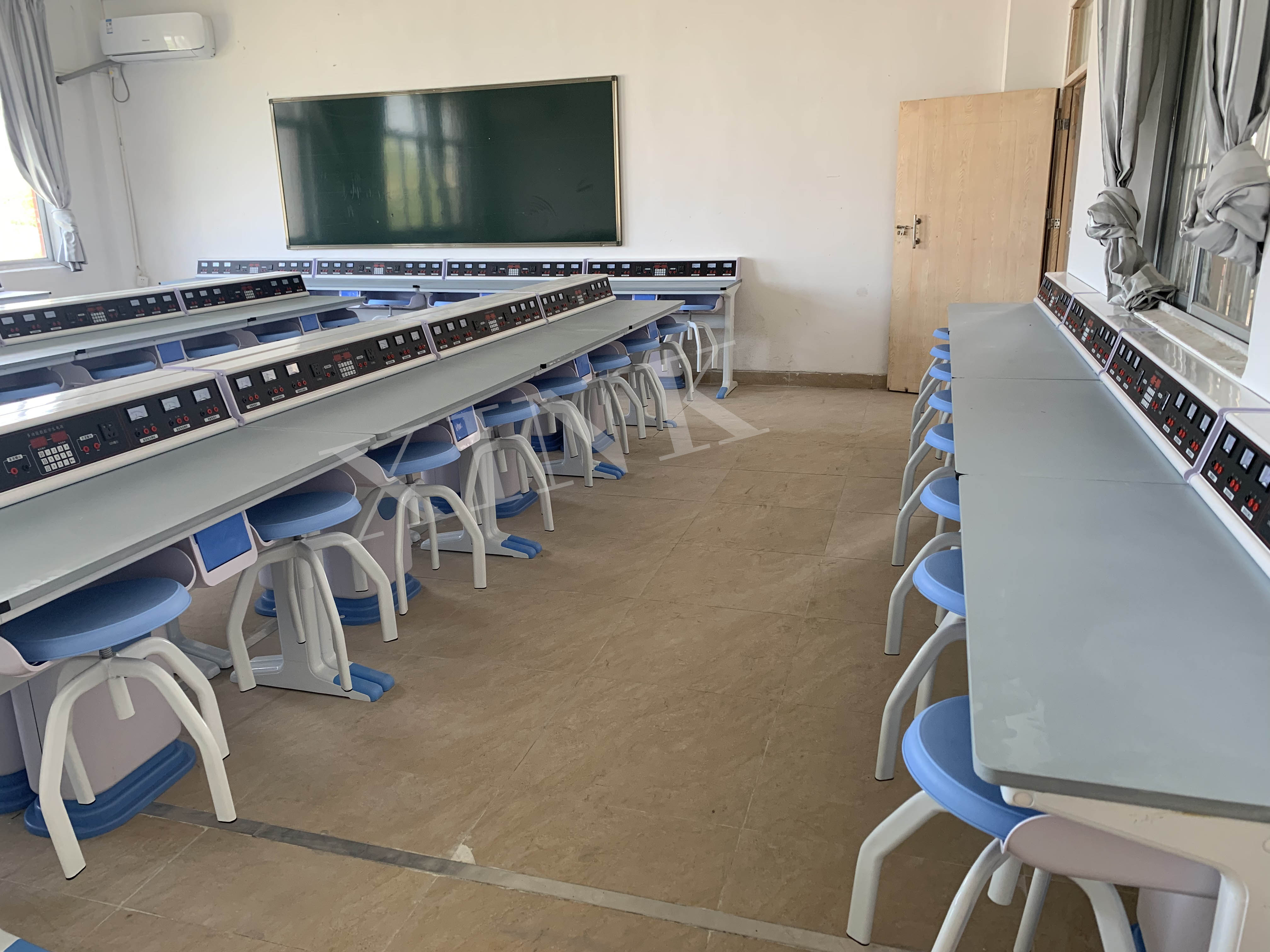 <a href='http://www.golook.cc/' target='1' style='font-size:14px; font-weight:bold; color:#0080ff;'>物理實驗室</a>