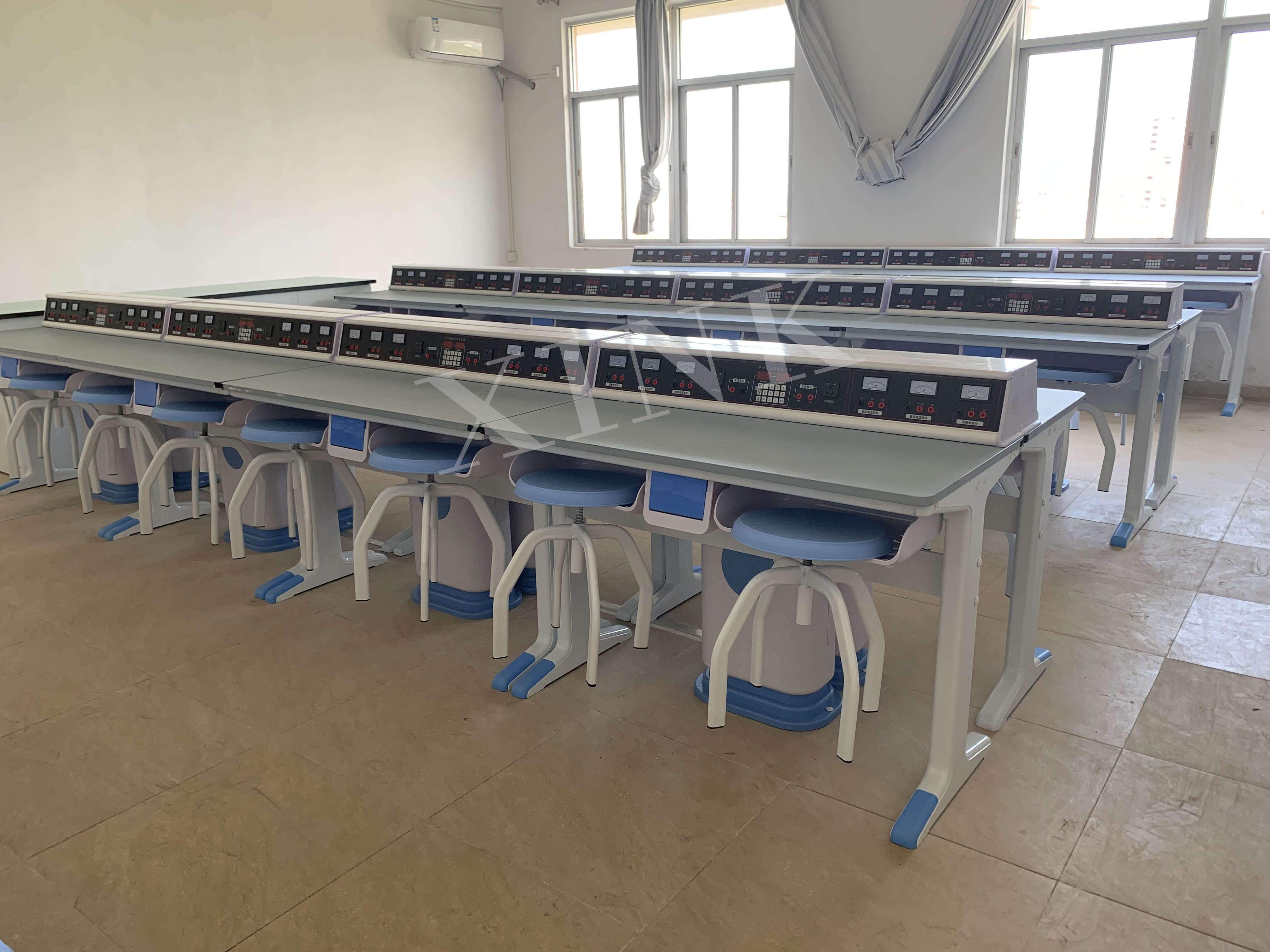 電學(xué)<a href='http://www.golook.cc/' target='1' style='font-size:14px; font-weight:bold; color:#0080ff;'>物理實驗室</a>