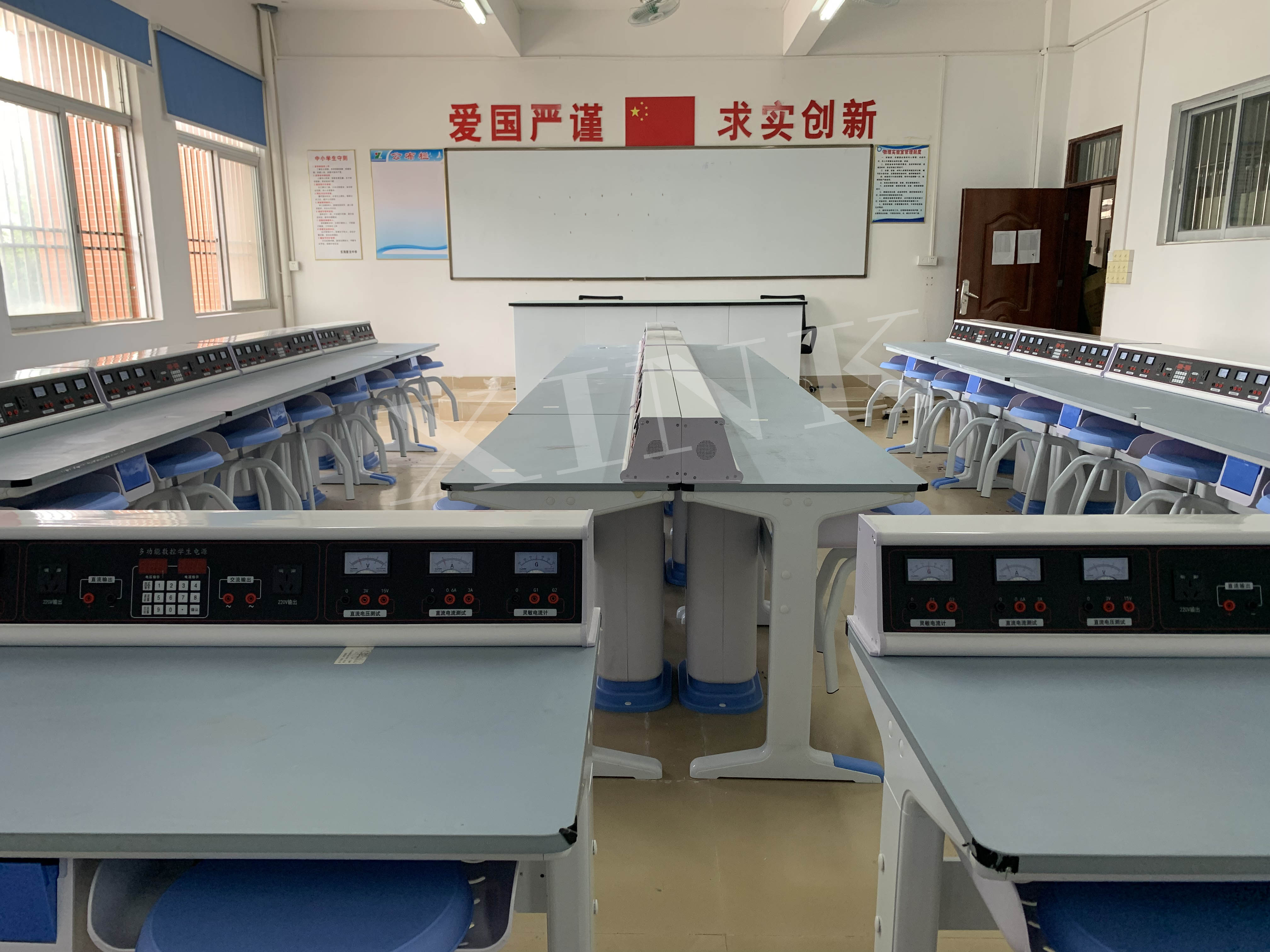 <a href='http://www.golook.cc/' target='1' style='font-size:14px; font-weight:bold; color:#0080ff;'>物理實驗室</a>