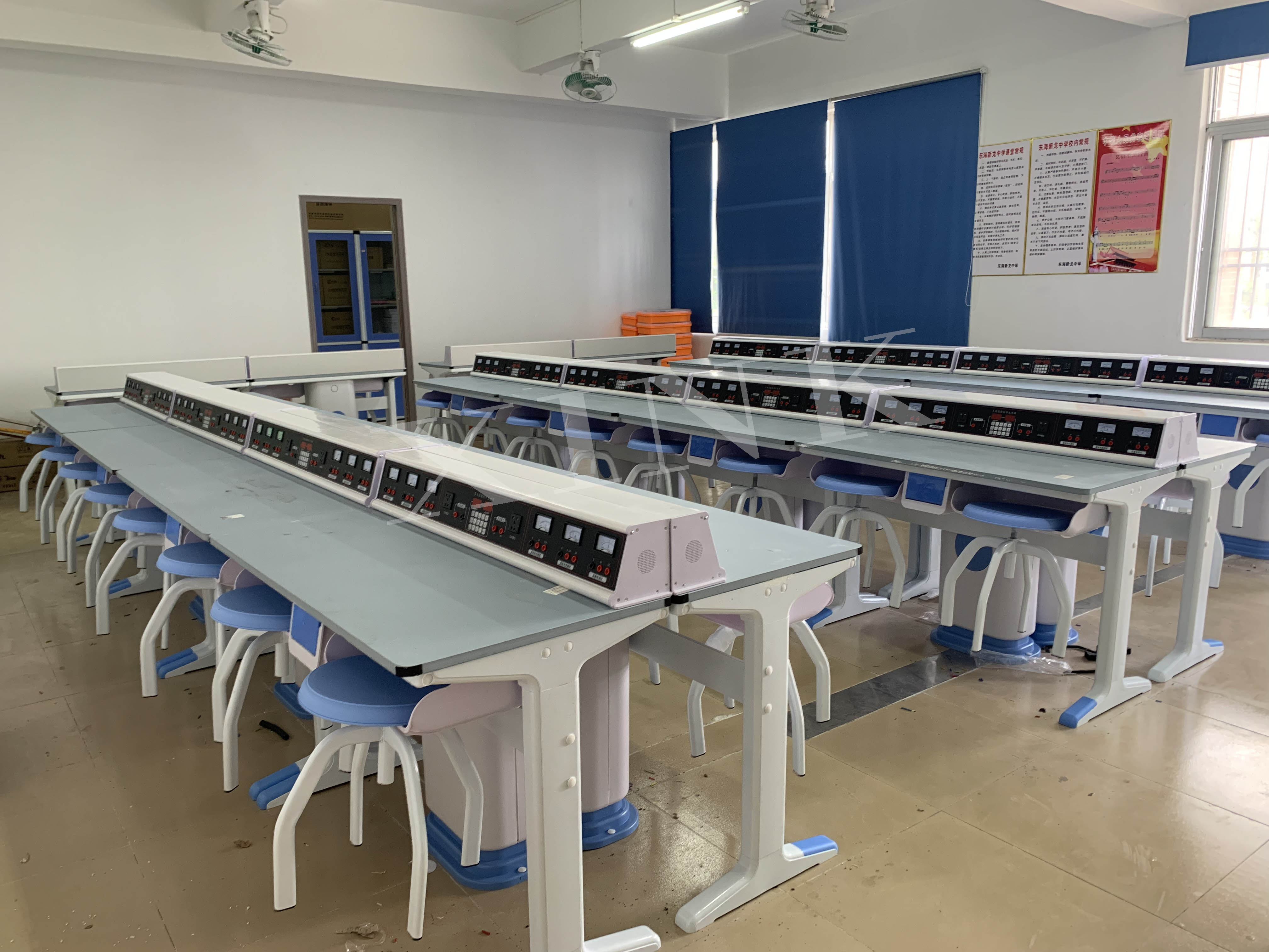 <a href='http://www.golook.cc/' target='1' style='font-size:14px; font-weight:bold; color:#0080ff;'>物理實驗室</a>