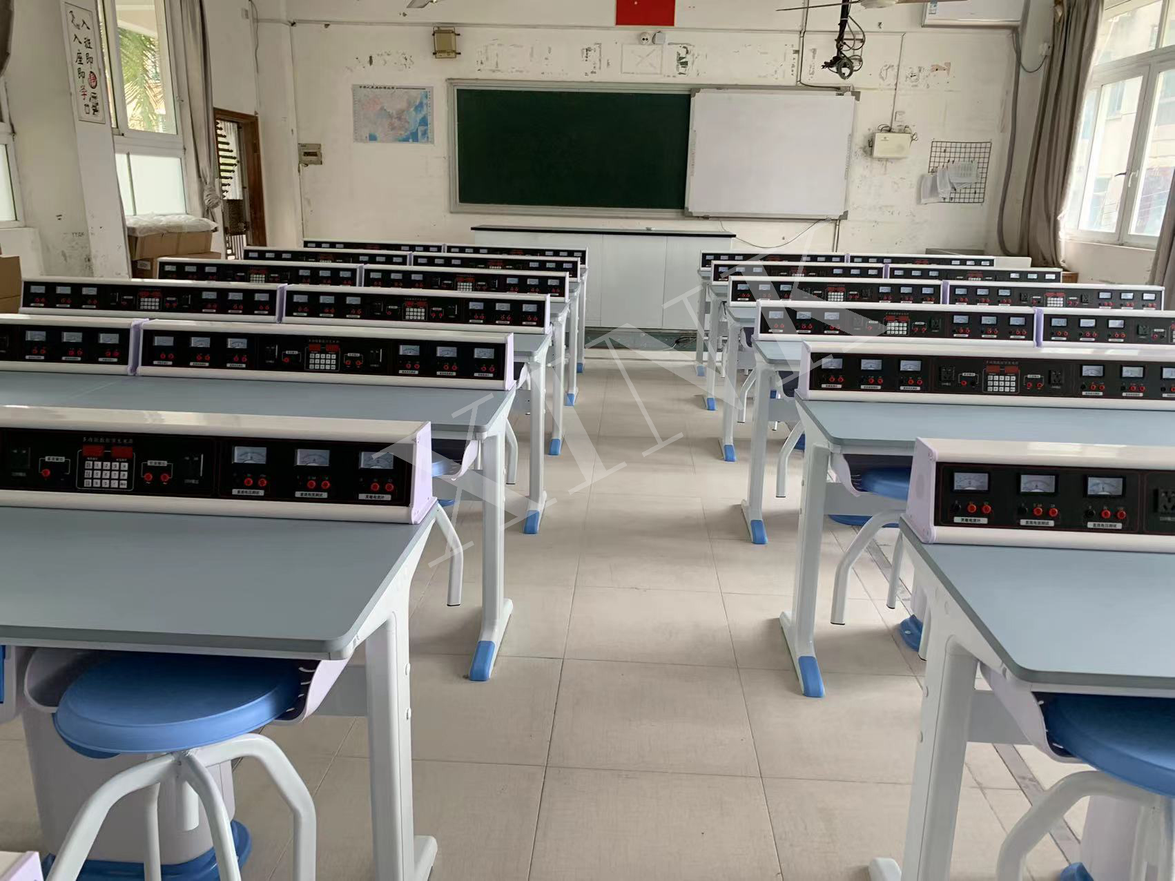 <a href='http://www.golook.cc/' target='1' style='font-size:14px; font-weight:bold; color:#0080ff;'>物理實驗室</a>