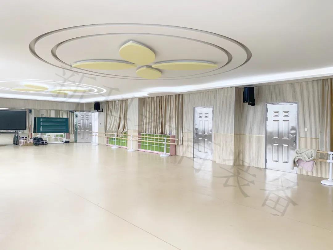 <a href='http://www.golook.cc/chanpin/59-1.html' target='1' style='font-size:18px; font-weight:bold; color:#000000;'>舞蹈室</a>