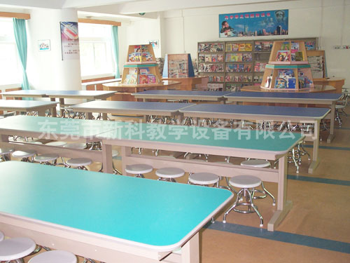 <a href='http://www.golook.cc/chanpin/110-1.html' target='1' style='font-size:18px; font-weight:bold; color:#000000;'>圖書閱覽室</a>7