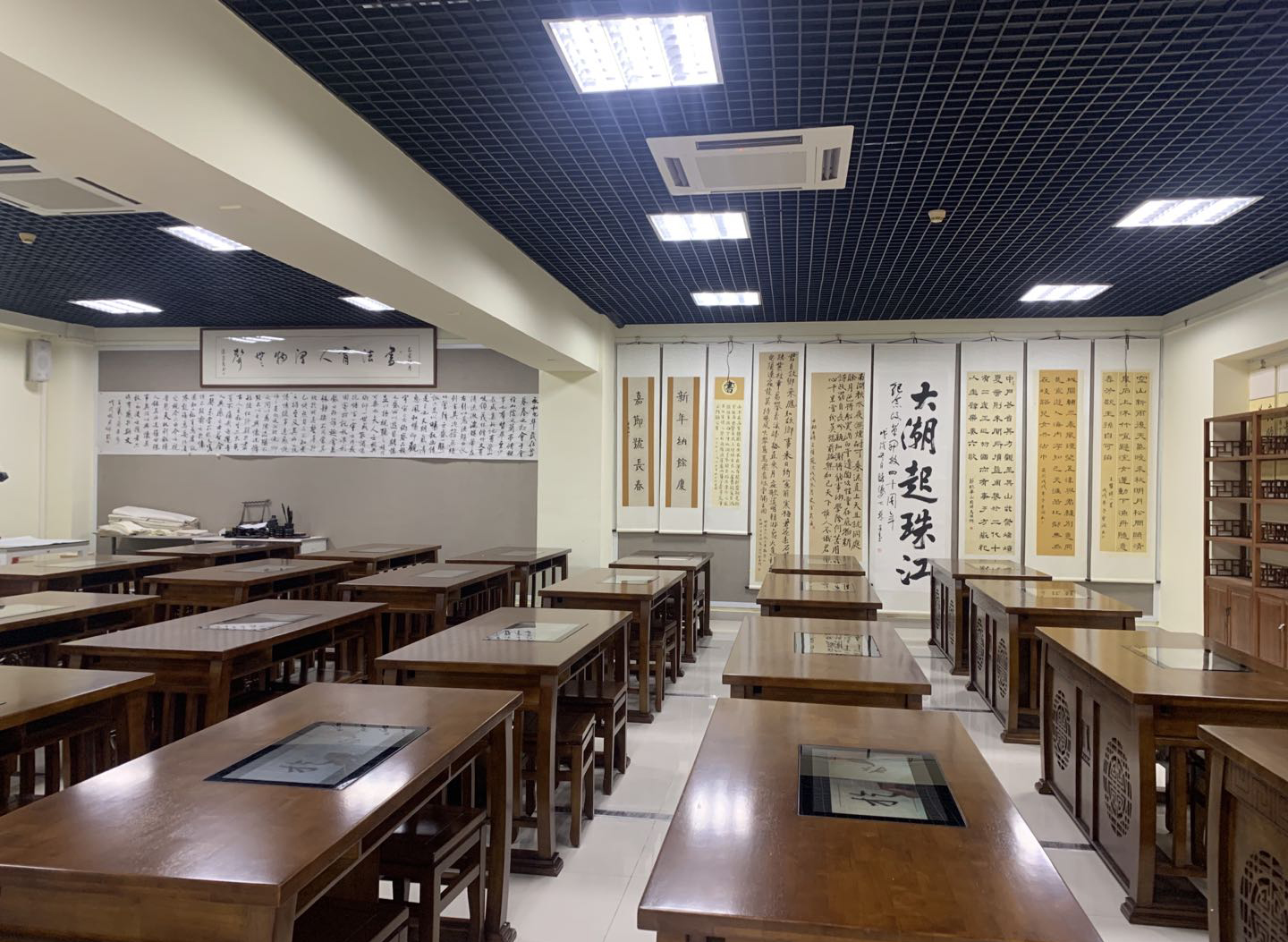 <a href='http://www.golook.cc/chanpin/57-1.html' target='1' style='font-size:18px; font-weight:bold; color:#000000;'>書法室</a>