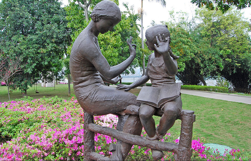 師生情<a href='http://www.golook.cc/products/100-1.html' target='1' style='font-size:18px; font-weight:bold; color:#000000;'>校園雕塑</a>