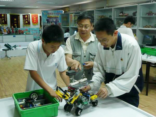 <a href='http://www.golook.cc/chanpin/60-1.html' target='1' style='font-size:18px; font-weight:bold; color:#000000;'>機(jī)器人功能室</a>