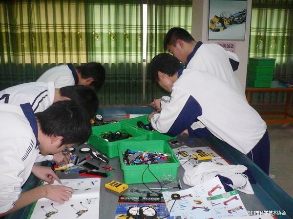 <a href='http://www.golook.cc/chanpin/60-1.html' target='1' style='font-size:18px; font-weight:bold; color:#000000;'>機(jī)器人功能室</a>2