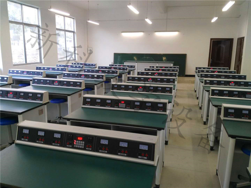 豪華<a href='http://www.golook.cc/' target='1' style='font-size:14px; font-weight:bold; color:#0080ff;'>物理實驗室</a>