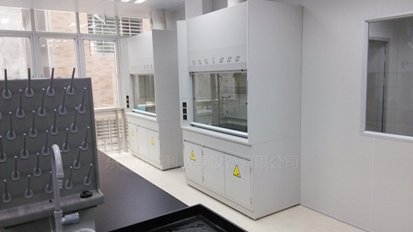 <a href='http://www.golook.cc/products/62-1.html' target='1' style='font-size:18px; font-weight:bold; color:#000000;'>實驗室通風(fēng)柜</a>案例