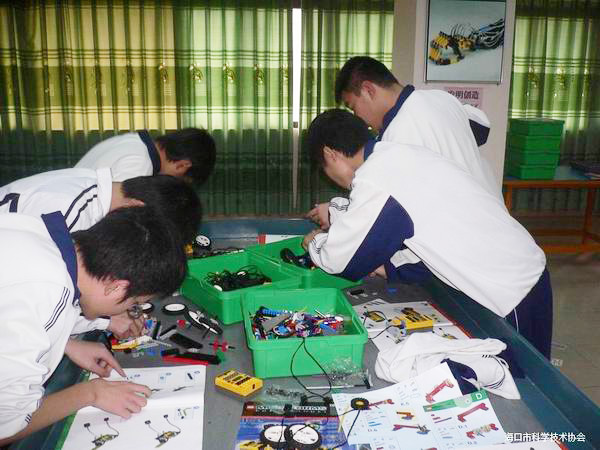 <a href='http://www.golook.cc/chanpin/60-1.html' target='1' style='font-size:18px; font-weight:bold; color:#000000;'>機(jī)器人功能室</a>