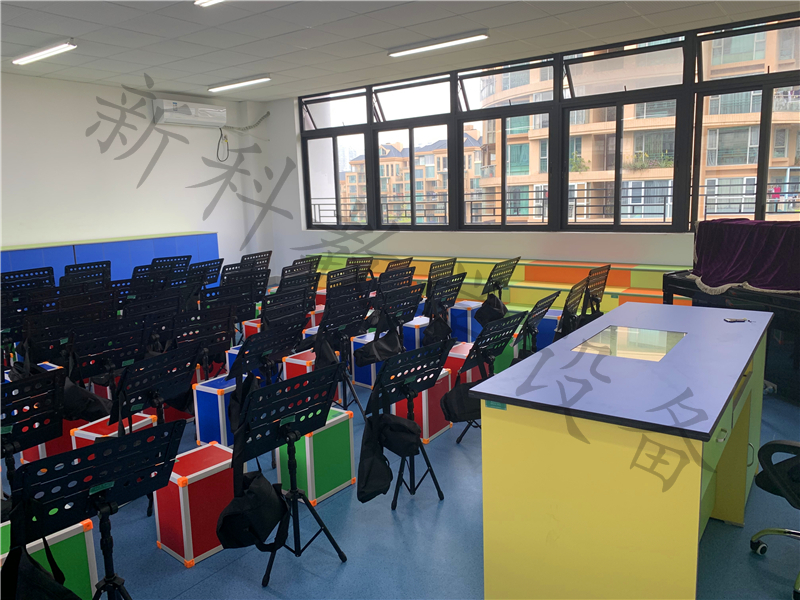 <a href='http://www.golook.cc/chanpin/58-1.html' target='1' style='font-size:18px; font-weight:bold; color:#000000;'>音樂功能室</a>